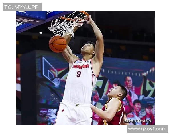 南京足球队以58分领跑精英赛积分榜展现强劲实力