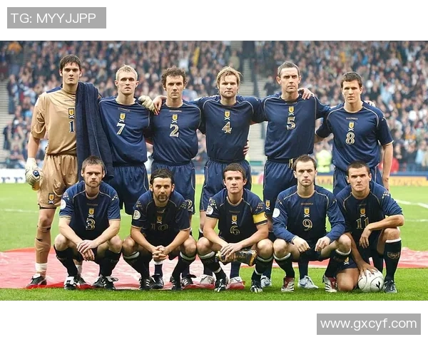 在战火中崛起的足球明星们的传奇人生与不屈精神